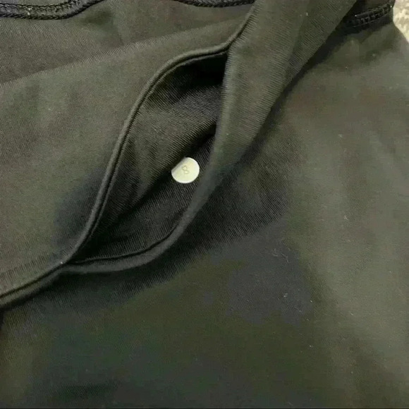 Lululemon Black Crop Leggings size 8 - Picture 2 of 4